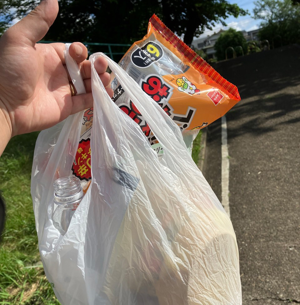 こちらは家の近くのゴミ拾いを行ったメンバー。場所は千葉県の海の近くです。