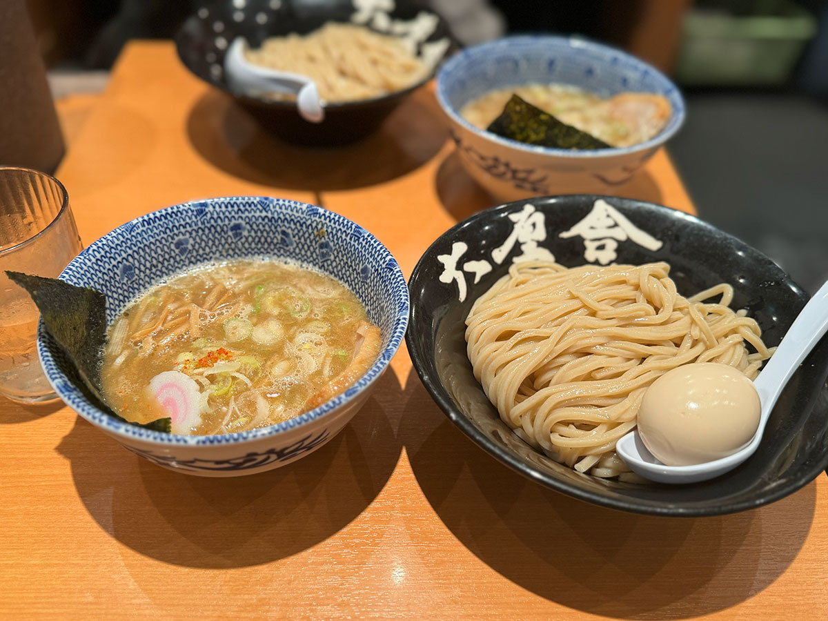 こちらは「味玉朝つけめん」朝ラーメンなので少量と思いきや、意外とボリューム大。