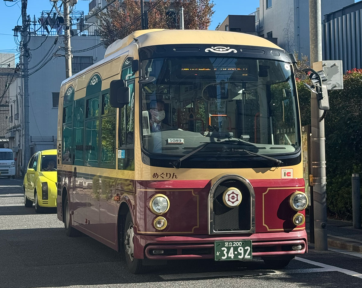 台東区循環バス「めぐりん」。「北」「南」「東西」「ぐるーりめぐりん」の5路線が運行中。