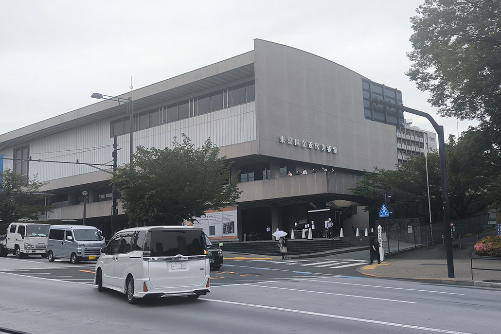 こちら途中で出会った「東京国立近代美術館」。19世紀末からの美術作品が収集されているそう。