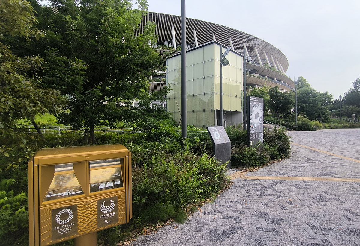 国立競技場にあった金ピカポスト