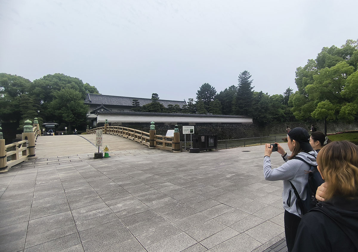 平川橋にて記念撮影。
