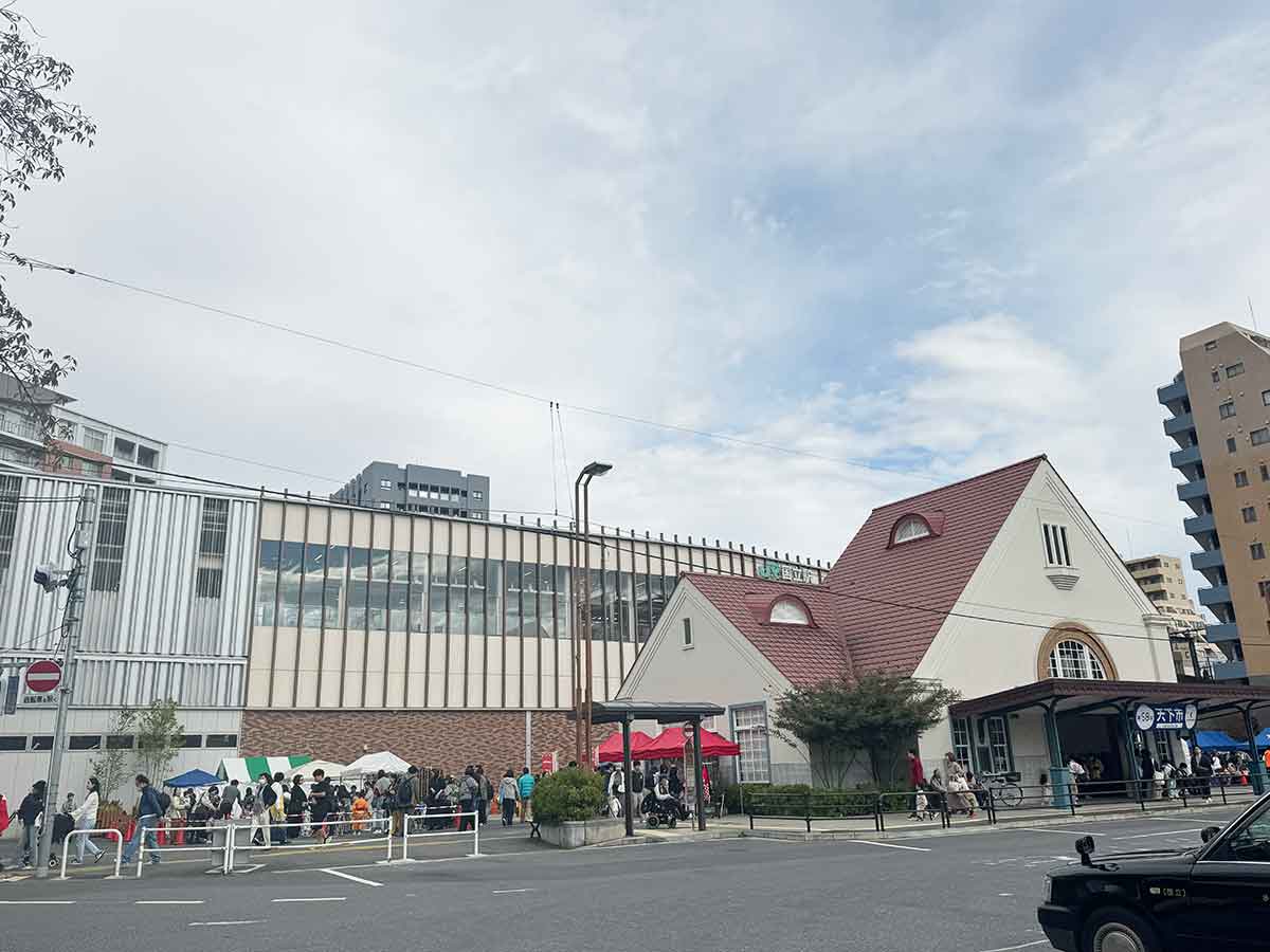 東京都の真ん中あたりに位置する国立。駅もなんだかおしゃれでした。