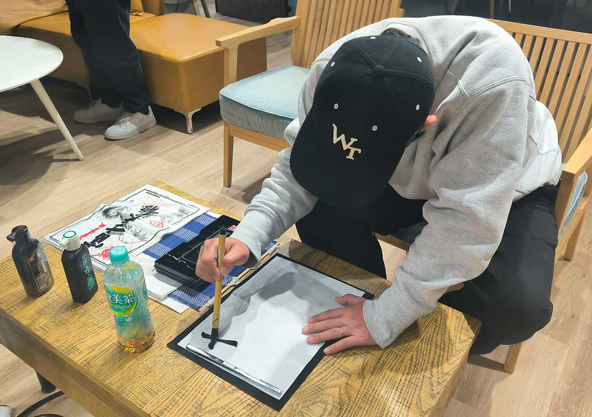 昨年と同じくみんな書いてる間は真剣になります。