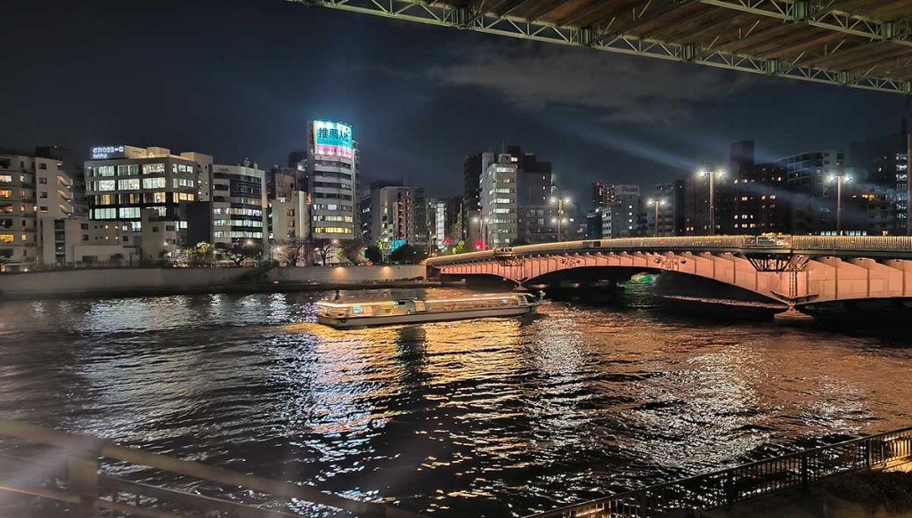 隅田川をはしる水上バス